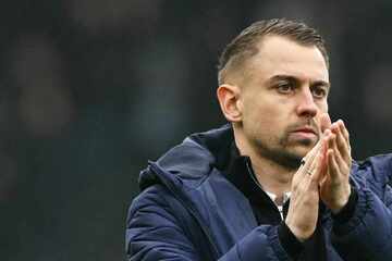 Klubboss wütend, Spieler prüfen Klage: Deutscher Trainer nach Spionage-Eklat vor Rauswurf