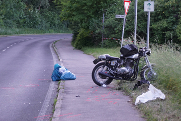 Motorrad kollidiert mit Gassigänger: Hund tot, Herrchen (88) schwer verletzt