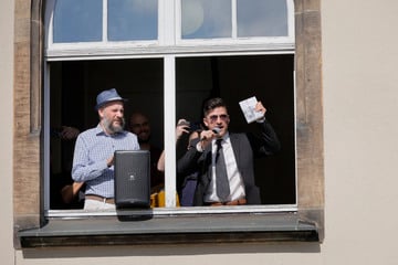 Chemnitz: Rechtsextremist Sellner im Chemnitzer Rathaus: Gegenprotest auf dem Markt