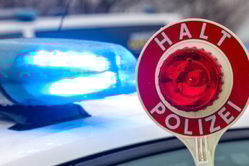 Funken sprühen: Flucht vor Polizei endet für Simson-Freak schmerzhaft
