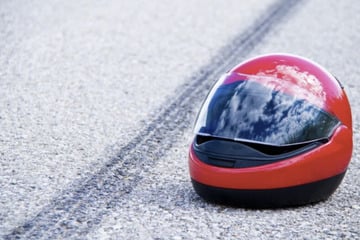 Tödlicher Unfall: Motorradfahrer stirbt nach Sturz auf Landstraße