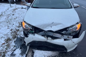 Kreuzungscrash in der Börde: VW stößt mit Transport zusammen