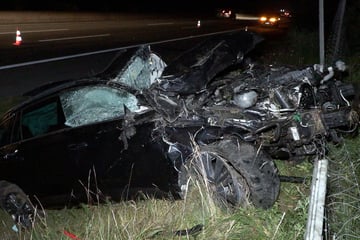 Unfall A7: Skoda überschlägt sich auf Autobahn und wird völlig zerstört