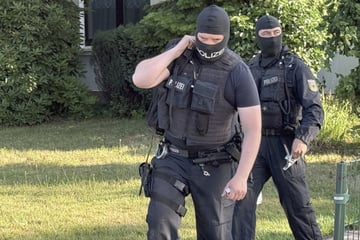Gebäude in mehreren Bundesländern gestürmt: Sind die Tatverdächtigen IS-Terroristen?