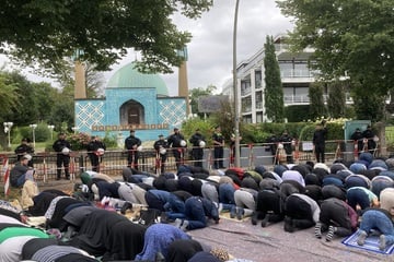 Trotz Schließung der Blauen Moschee: Gebete vor Gotteshaus laut CDU unhaltbarer Zustand