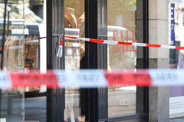 Explosion mitten in Hamburger Innenstadt: Mehrere Männer im Auto auf der Flucht