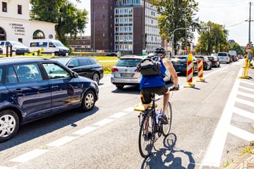 Dresden: Königsbrücker Straße: Gleich zwei Seiten kritisieren neuen Radweg