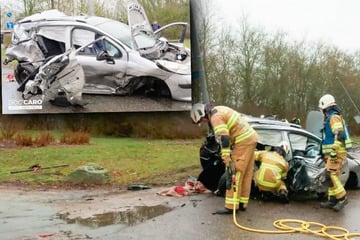 Zeuge tippt nach Horror-Crash leblose Fahrerin an: "Ich weiß nicht, was ich machen soll!"