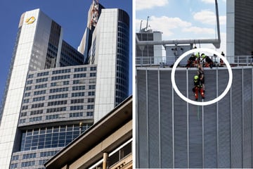 Frankfurt: Spektakuläre Rettung: Fenster-Putzer hängen am Commerzbank Tower auf 200 Metern fest