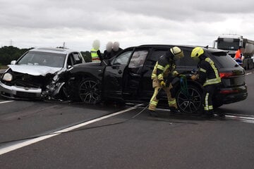 Auto kracht auf B71 in Gegenverkehr: Drei Menschen verletzt
