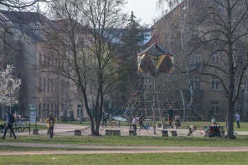 Dresden: Vorfall im Alaunpark: Täterduo bedroht Pärchen mit Messer und raubt Wertgegenstände