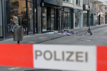 Köln: Spezialeinheit im Einsatz: Polizei nimmt zwei Verdächtige im "Kölner Drogenkrieg" fest