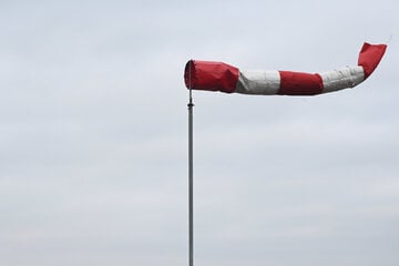 Festhalten: Es stürmt in Sachsen-Anhalt, Wetterdienst warnt