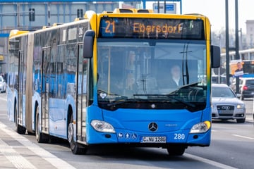 Chemnitz: Raub im Bus beobachtet: Chemnitzer Polizei sucht nach Opfern und Tätern