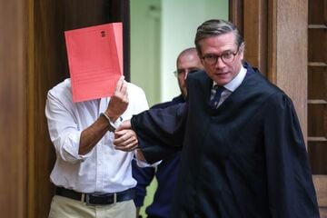 Er soll junge Patienten vergewaltigt und missbraucht haben: Ex-Klinik-Chefarzt schweigt