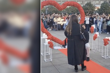 Berlin: Heiratsantrag mitten auf dem Alexanderplatz geht schief: Fake oder echt?