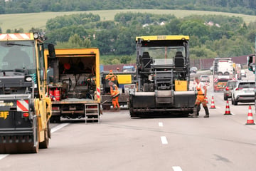 Unfall A4: Staugefahr auf A4 bei Chemnitz: Baustelle nach LKW-Brand