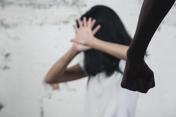 13-jähriger Polizistensohn versucht, Frauen zu vergewaltigen: Nun wurde er verurteilt!