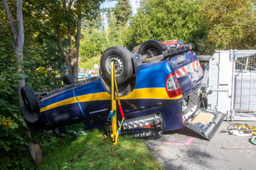 Unfall mit hochätzendem Gefahrstoff! Mehrstündige Straßensperrung im Erzgebirge