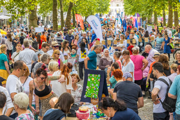 Aufgetischt! Viele Mitesser bei Dresdens größter Tafelrunde