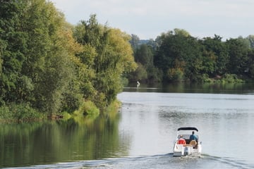 Bootsfahrer hören Hilfe-Rufe: Schwimmerin stirbt im See