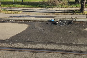 Leipzig: 52.000 Euro Schaden: Kia geht in Leipzig in Flammen auf