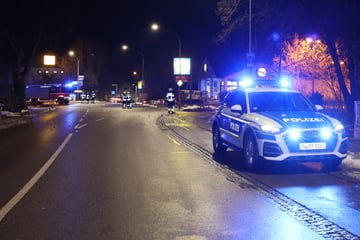 Fußgänger von Auto erfasst: 49-Jähriger schwebt nach Unfall in Lebensgefahr