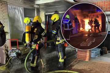 Meterhohe Flammen in Bergheim: Feuerwehr muss Schlimmeres verhindern