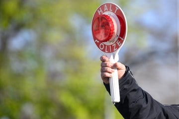 Einmal gestoppt, vier Ermittlungen am Hals: 20-Jähriger ist ohne Fahrerlaubnis, dafür aber mit Diebesgut unterwegs