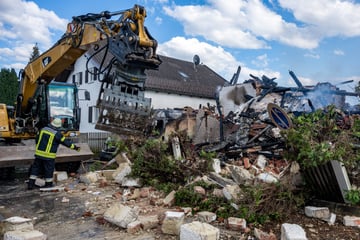 Gasexplosion? Wohnhaus liegt in Schutt und Asche