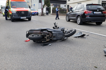 BMW kracht mit Mopedfahrer (17) zusammen: Krankenhaus!