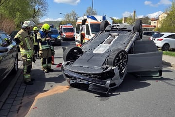 19-Jähriger übersieht Škoda-Fahrerin beim Ausparken