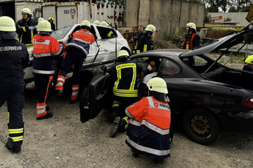 Leipzig: Feuerwehr rückt nach kuriosem Unfall aus: Was dahinter steckt