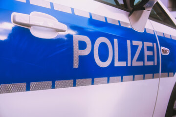 Nach Unfallflucht: 36-Jähriger schlägt Polizistin mit Faust ins Gesicht!