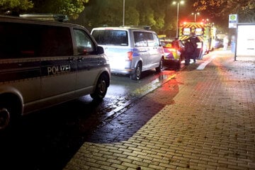 Chemnitz: Schlägerei an Bushaltestelle in Chemnitz: Mit Messer bedroht, zwei Männer verletzt