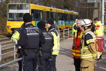 Heftiger Straßenbahnunfall: Mann "mehrere Meter durch die Luft geschleudert"
