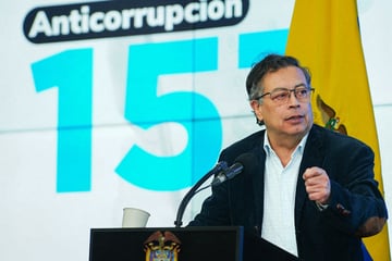 Colombian president takes fiery stand against US deportation flights