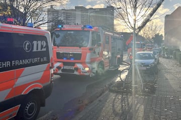 Frankfurt: Feuer in Frankfurter Wohnpark: Kita muss evakuiert werden