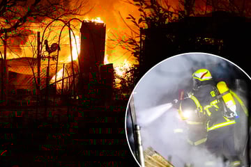 Feuerwehreinsatz in Kleingarten-Verein: Bungalow steht in Flammen