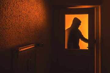 Überfall mit Messer: 23-Jähriger erlebt Schock in seinem Zuhause