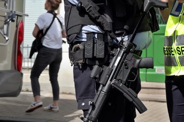 Polizeieinsatz in Remscheid: Mann soll aus Fenster geschossen haben, SEK rückt aus!