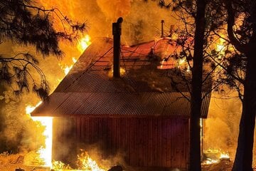 Feuer-Schock bei Ex-Bild-Chef: Haus brennt lichterloh