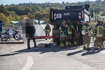 Heftiger Unfall an Baustelle: Muldenkipper überrollt 22-Jährige