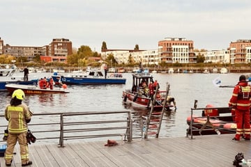 Berlin: Großeinsatz in der Rummelsburger Bucht: Leiche im Wasser geborgen!