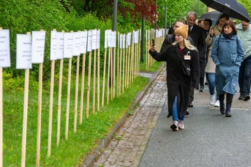 Chemnitz: "Weg der Erinnerung" in Chemnitz: Stilles Spalier erinnert an 395 Krankenmorde