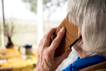 Betrüger (21) will 84-Jährige übers Ohr hauen - und fällt selbst auf die Seniorin rein!