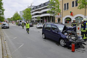Unfall mit sechs Autos: Skoda-Fahrerin hinterlässt Spur der Verwüstung
