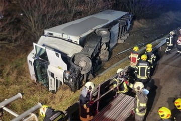 LKW kracht in Schilderwagen: Noch immer Staugefahr auf der A14!