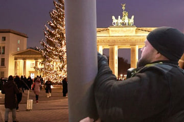 Berlin: Climbing action by climate activists at the Brandenburg Gate prevented!