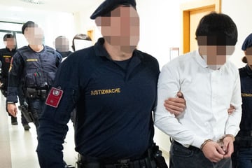 Lehrerin missbraucht und erpresst: Sechs Teenager verurteilt